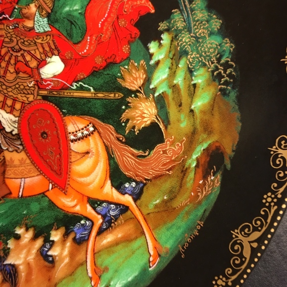 Russian Porcelain Plate Hand painted Palekh Signed - Picture 2 of 5